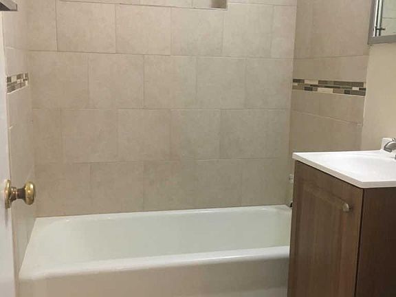 4th image of 1612 Flora Ln