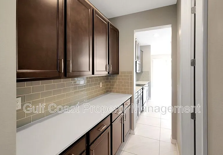2914 Esmeralda Dr — Photo 7