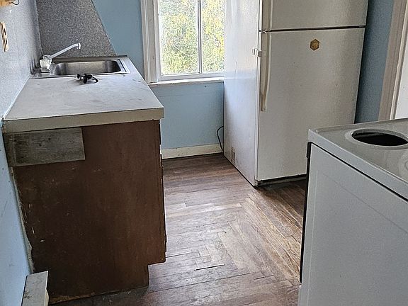 3rd image of 319 Race St APT B