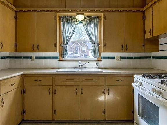 4th image of 905 S Pope Ave