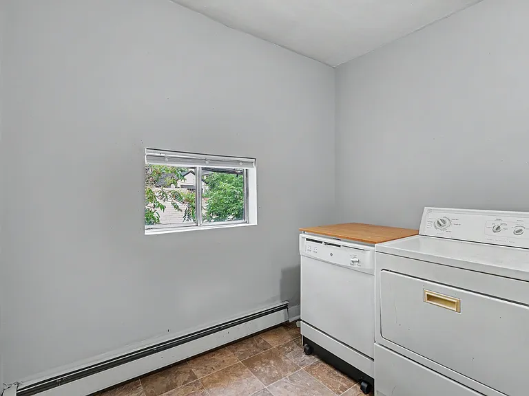 Eat in kitchen & in unit laundry & portable dishwasher