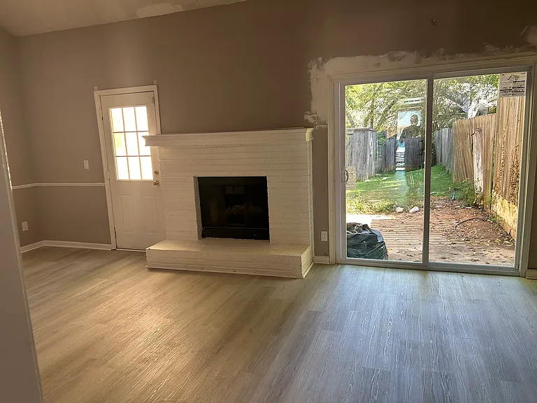 359 Lakeridge Ct — Photo 3