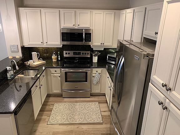 5th image of 1019 W Longport Cir #5D