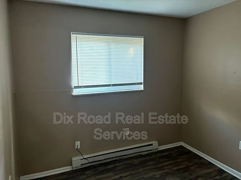 2609 Fairport Ave — Photo 12