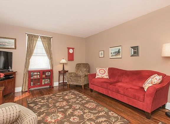 4th image of 348 Willis Ave