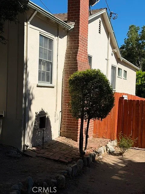 2 bed, 2.5 bath, 1690 sqft, $6,500 — Photo 4