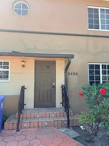 2424 SW 12th St Photo 1