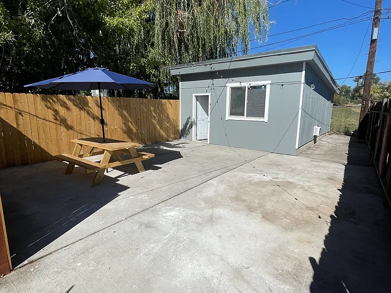 715 Winston Dr #C — Photo 14