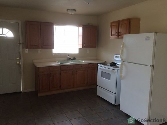 5th image of 306 Sterling St