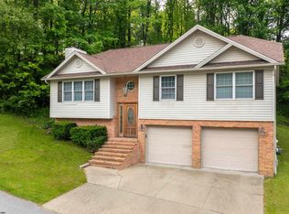 2061 Pinecrest Dr, Morgantown, WV 26505