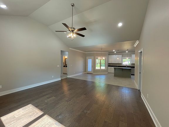 3rd image of 10 Lathrop Ln