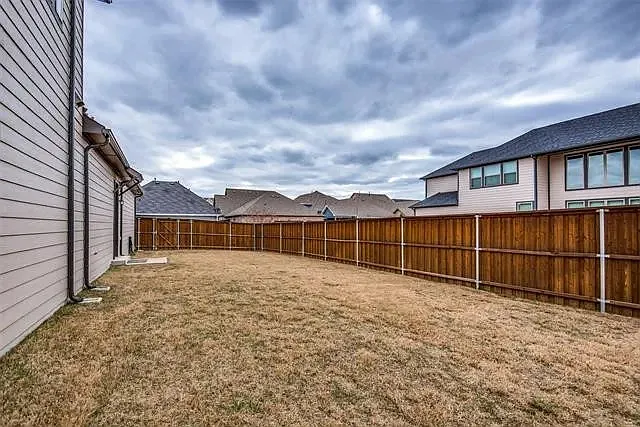 4211 Curtiss Dr — Photo 10