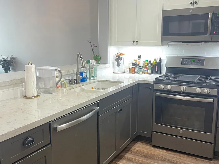 850 Beech St #208 — Photo 6