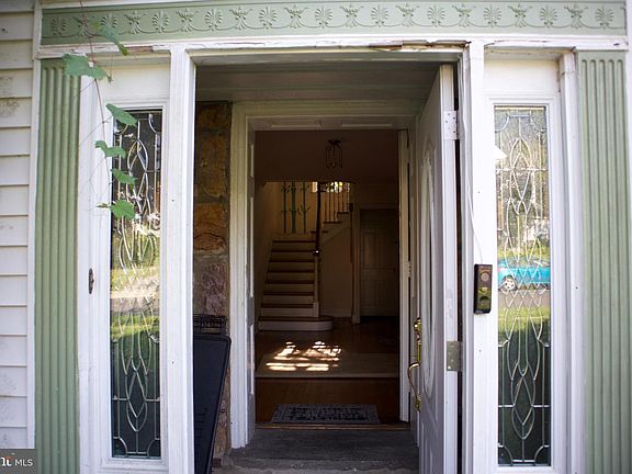 3rd image of 514 Beverly Blvd