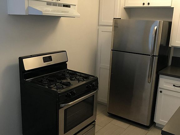 3rd image of 305 Coronado Ave APT 5