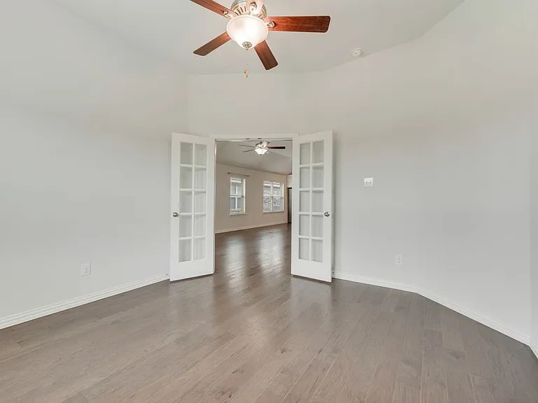 1560 Seminole Dr — Photo 4
