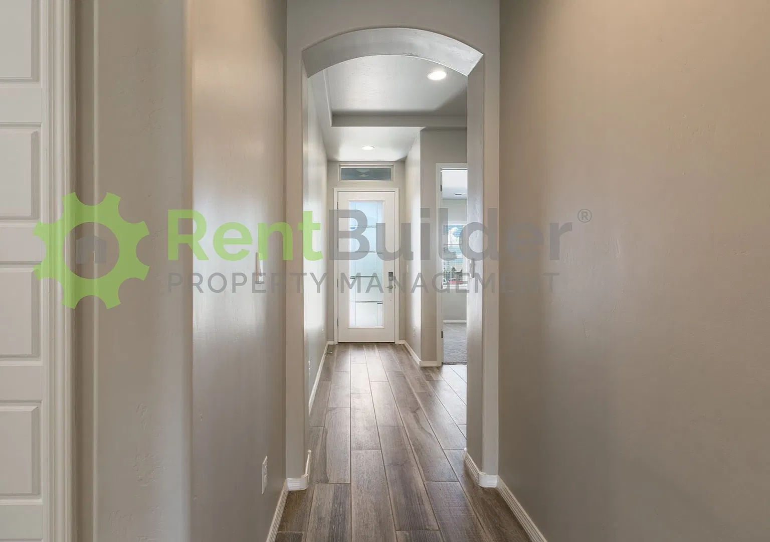 4 bed, 2.0 bath, 1907 sqft, $2,395 — Photo 2