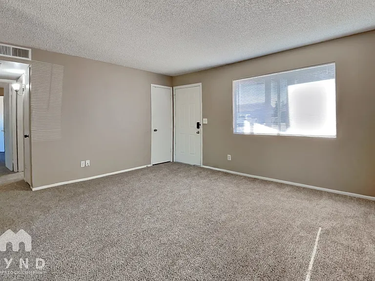 11412 N 57th Dr — Photo 2