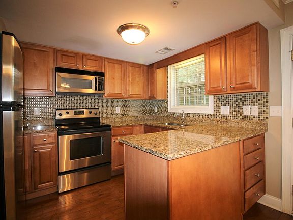 5th image of 26 Villa Ct SE