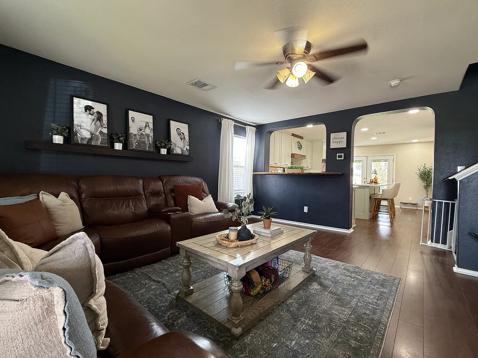4 bed, 1930 sqft, $1,975 — Photo 3
