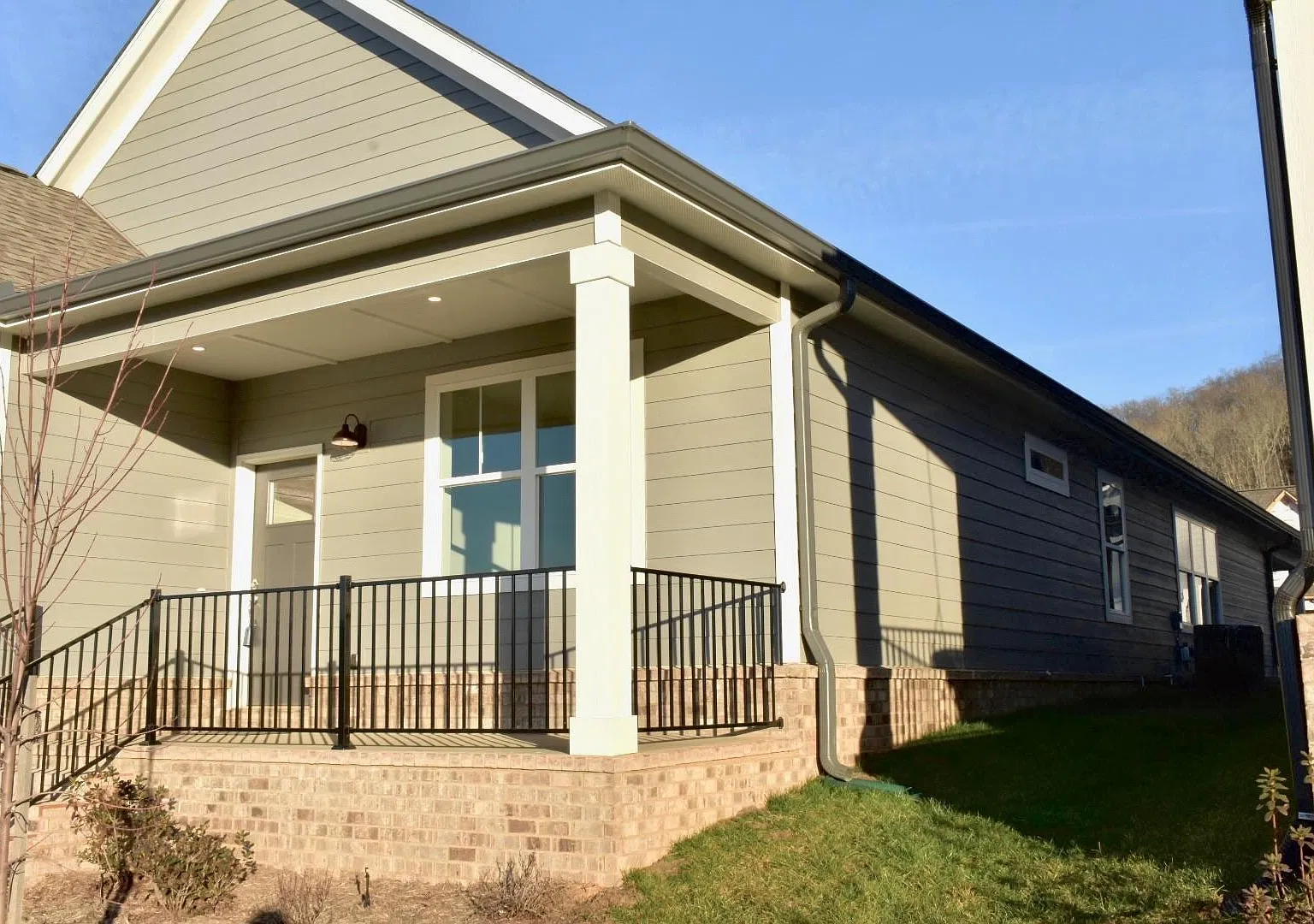 4 bed, 3.5 bath, 2710 sqft, $3,000 — Photo 2