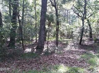 32 Tuscarora Ave, Beaufort, SC 29907