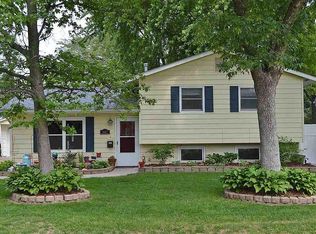 2607 Holly Dr, Bettendorf, IA 52722