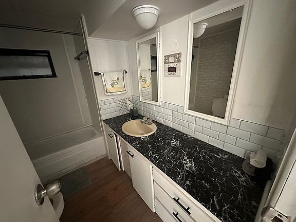 4th image of 3030 Broadway #1