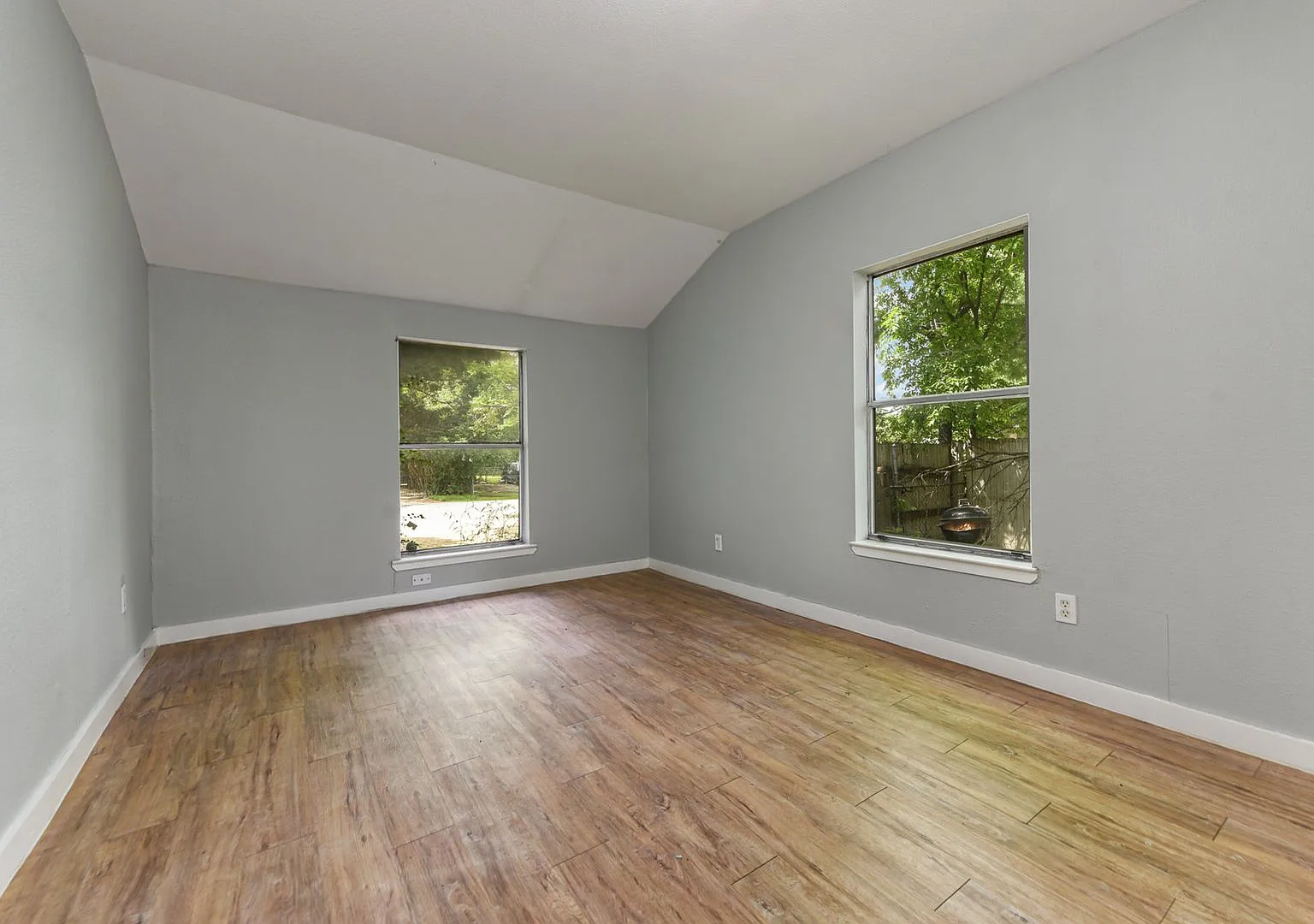 Affordable 3BD/2BA single-family unit! — Photo 4