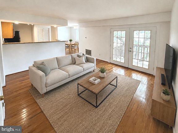3rd image of 2514 Markham Ln APT 3