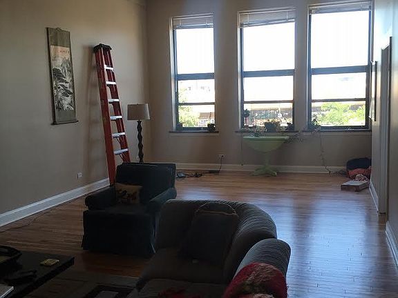 5th image of 1318 N Milwaukee Ave #200