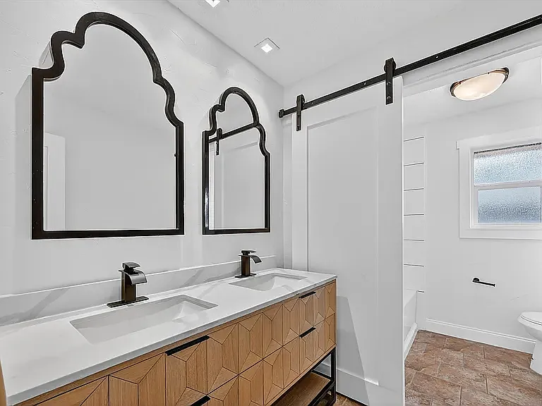 2321 Merrimac Dr — Photo 10