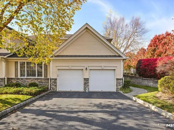 7 Schindler Ct, Upper Saddle River, NJ 07458