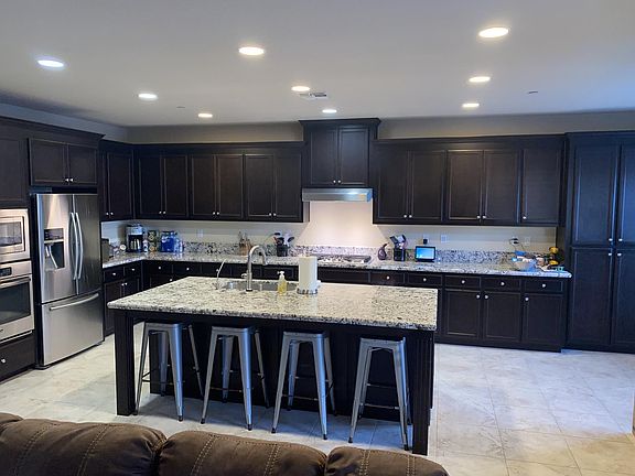 3rd image of 670 N Plumas Dr