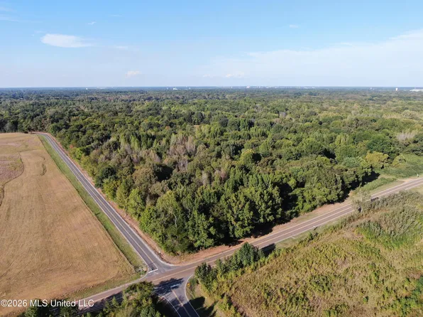 4 Star Landing Rd, Nesbit, MS 38651