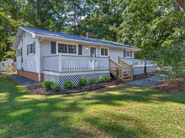 2119 Irvin Cir, Chapel Hill, NC 27514