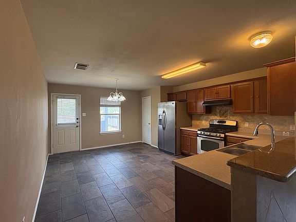 5th image of 18316 Great Falls Dr