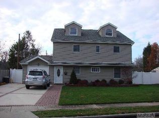 46 Arbor Ln, Hicksville, NY 11801