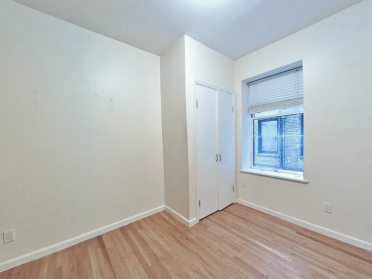 207 W 11th St #1C — Photo 4