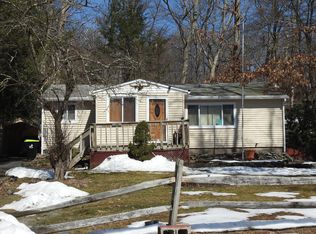 110 Barberry Ln, Dingmans Ferry, PA 18328