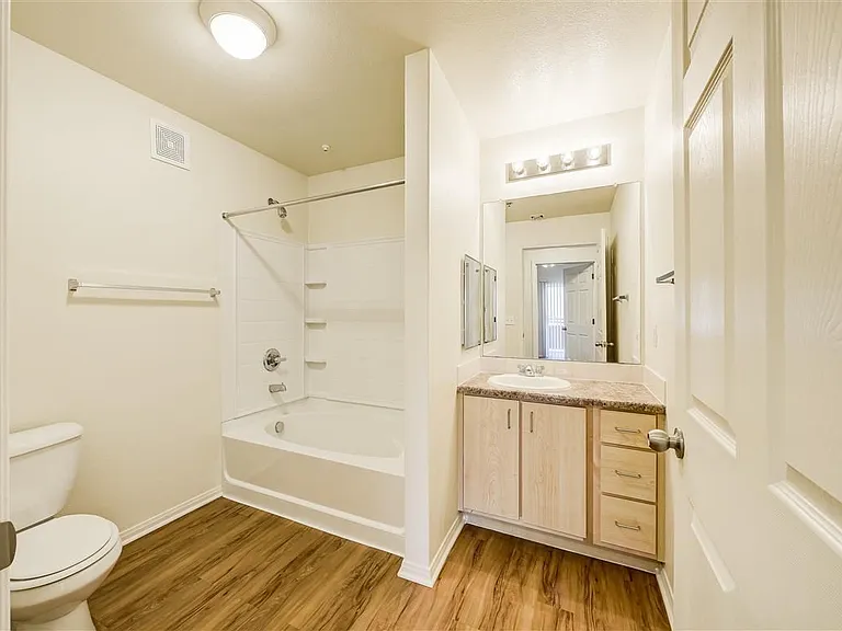 Tierra Pointe Apartments — Photo 20