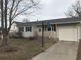 610 7th St, Colona, IL 61241