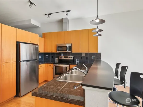 17 W Mercer Street #220, Seattle, WA 98119