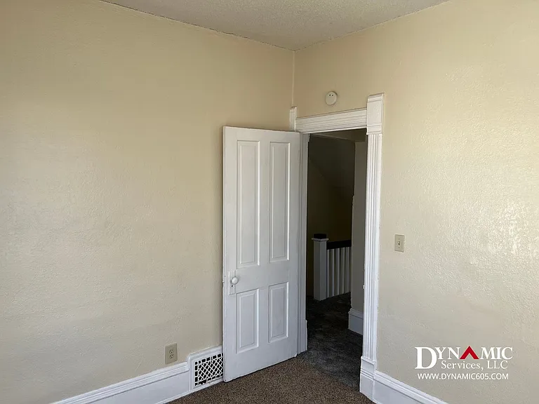 424 W 12th St — Photo 16