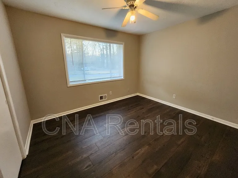 3146 Vandiver Dr — Photo 12