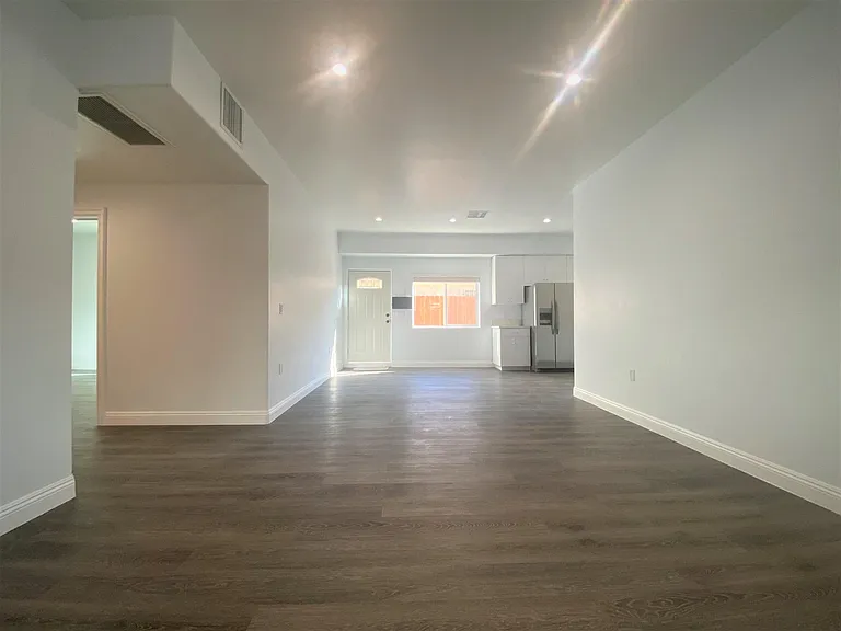 428 N Harvard Blvd — Photo 7