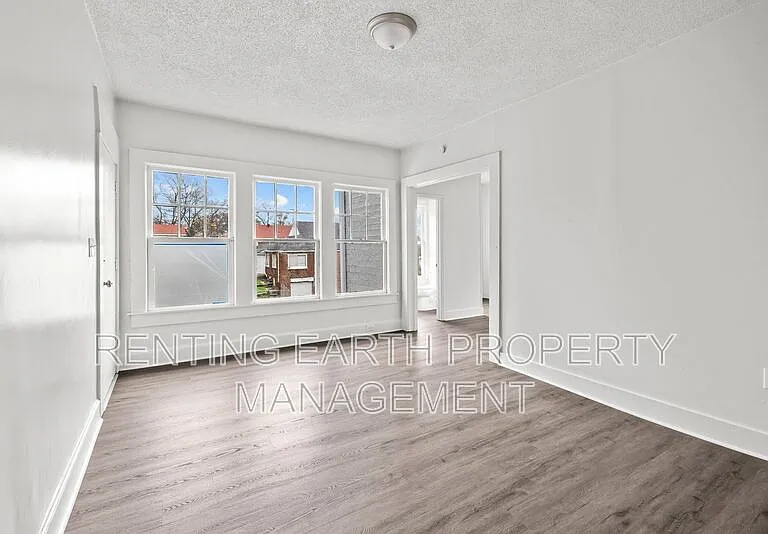612 12th St W — Photo 13