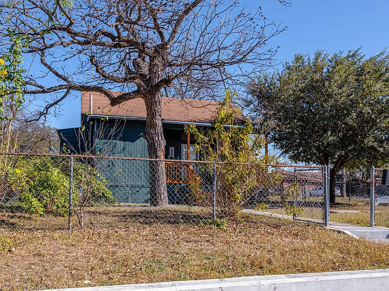 Ferguson Ave — Photo 27