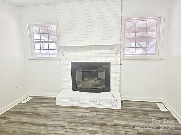 5th image of 725 Brookside Dr