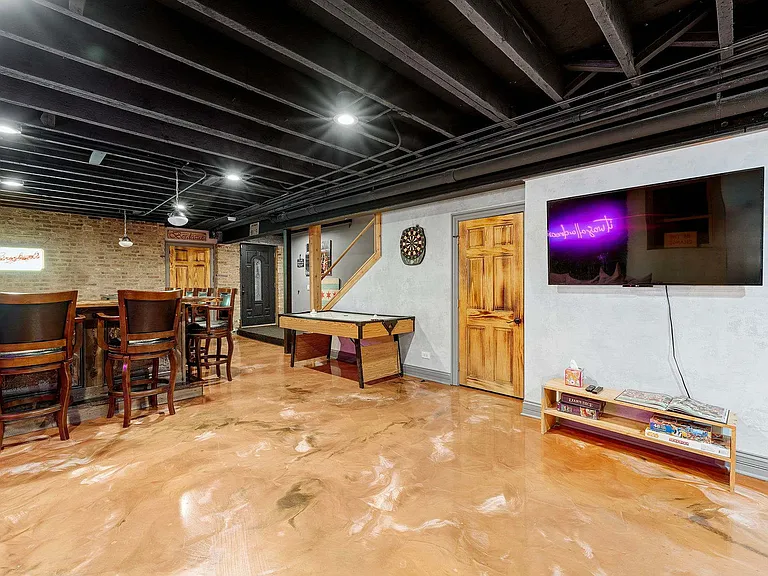 Building's Lounge